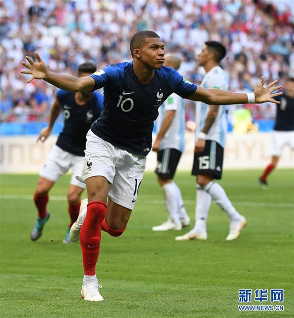 英超：曼联客场2-1击败莱斯特城