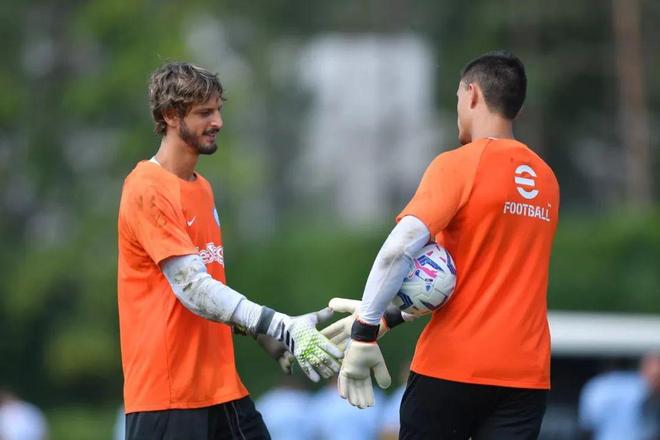 邮报整理C罗豪车收藏：有多辆布加迪，最贵的车价值850万英镑