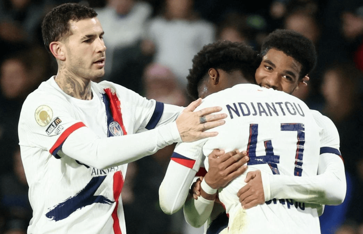 传记作者：莱万曾不满哈维的训练，他在波兰和拜仁都曾施压换帅