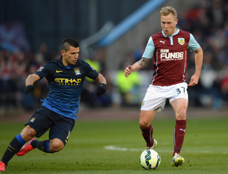 邓弗里斯：希望两到三周内复出，我们的球队就像一个大家庭（邓弗里斯：争取两三周内复出，球队如同一个大家庭）